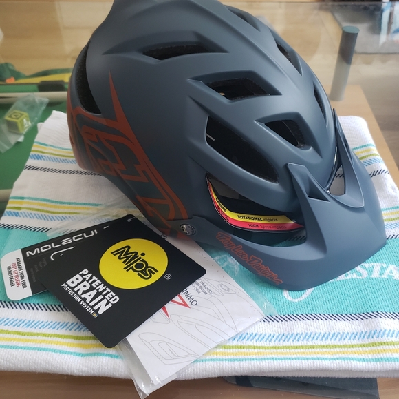 Troy Lee Designs A1 MIPS Bike Helmet - Picture 1 of 9